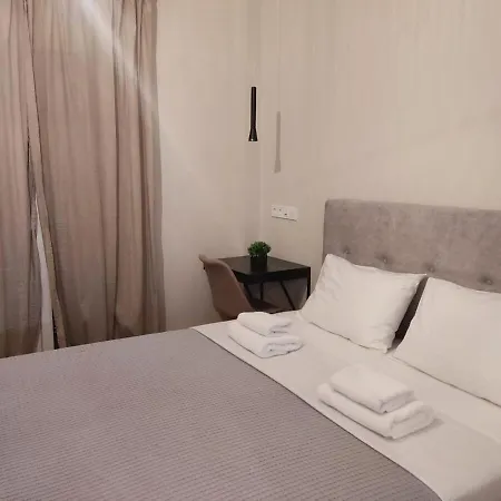 Elegant And Spacious Penthouse * Mesokhórion