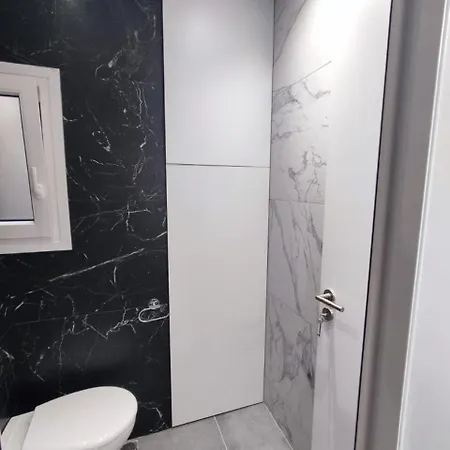 Elegant And Spacious Penthouse Mesokhórion