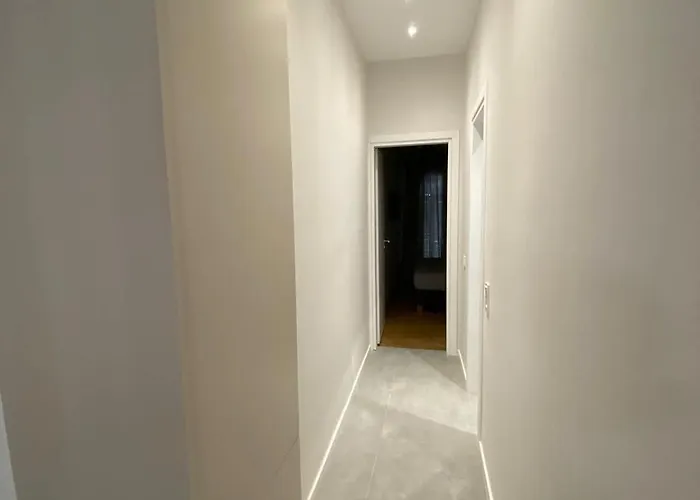 Elegant And Spacious Penthouse Apartment *