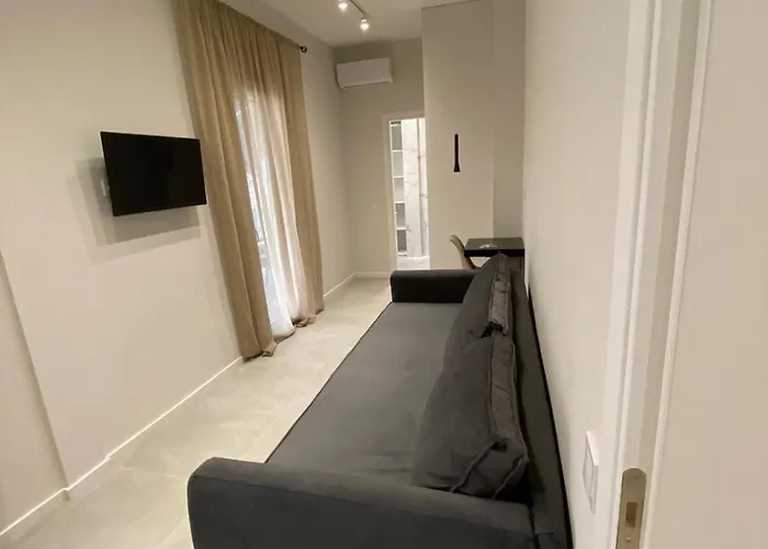 Elegant And Spacious Penthouse Apartment *